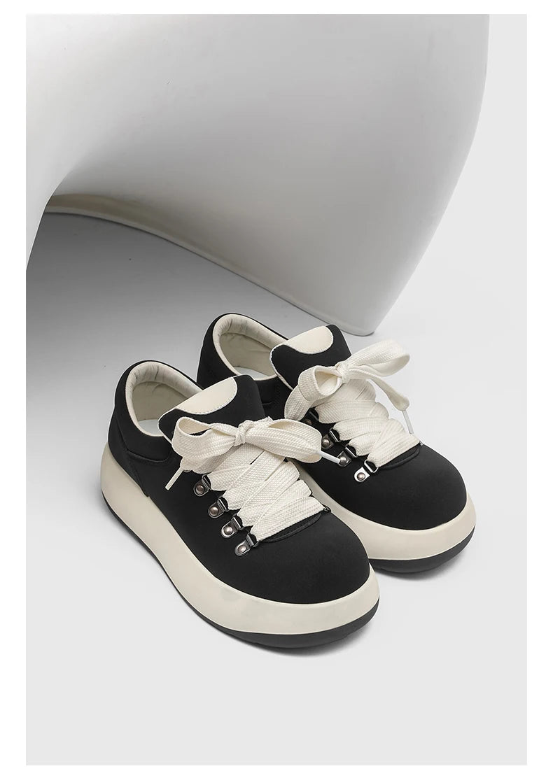 Interior mesh lining and EVA cushioning in VDR_VANISH_05