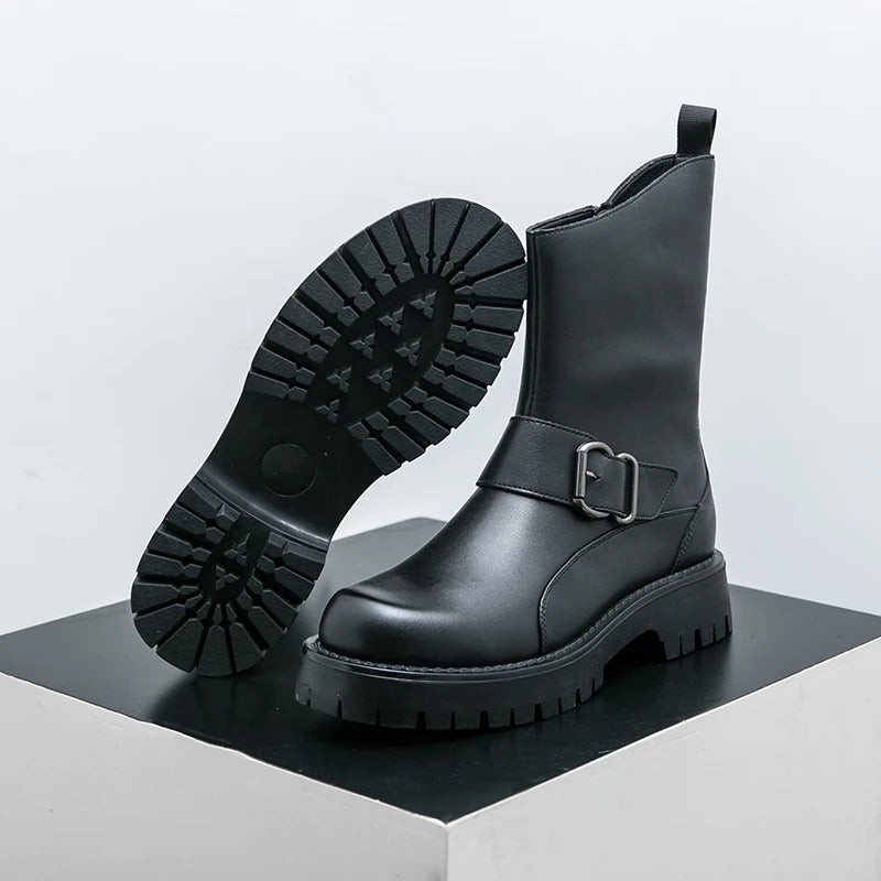 VDR_LEISURE_1035 ∆ men’s handcrafted split leather casual ankle boots, breathable mesh, spring/autumn urban wear, U.S. + EU SEO optimized. Black leather boot with a buckle on a white background