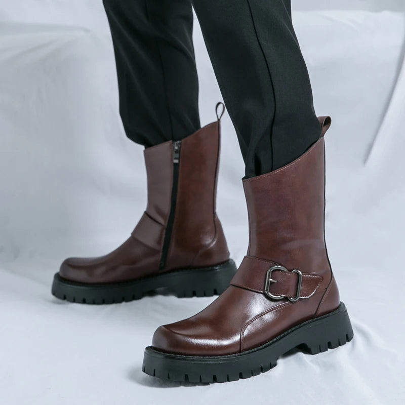 VDR_LEISURE_1035 ∆ men’s handcrafted split leather casual ankle boots, breathable mesh, spring/autumn urban wear, U.S. + EU SEO optimized. Brown leather boots with a buckle on a white background