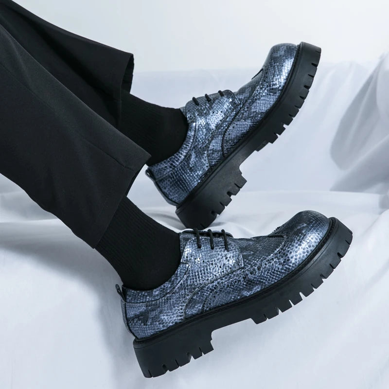VDR_TRAVEL_23 ∆ men’s retro chunky sole leather shoes, breathable PU insole, casual travel styling, U.S. + EU SEO optimized. Blue patterned shoes with black soles worn by a person on a light gray background