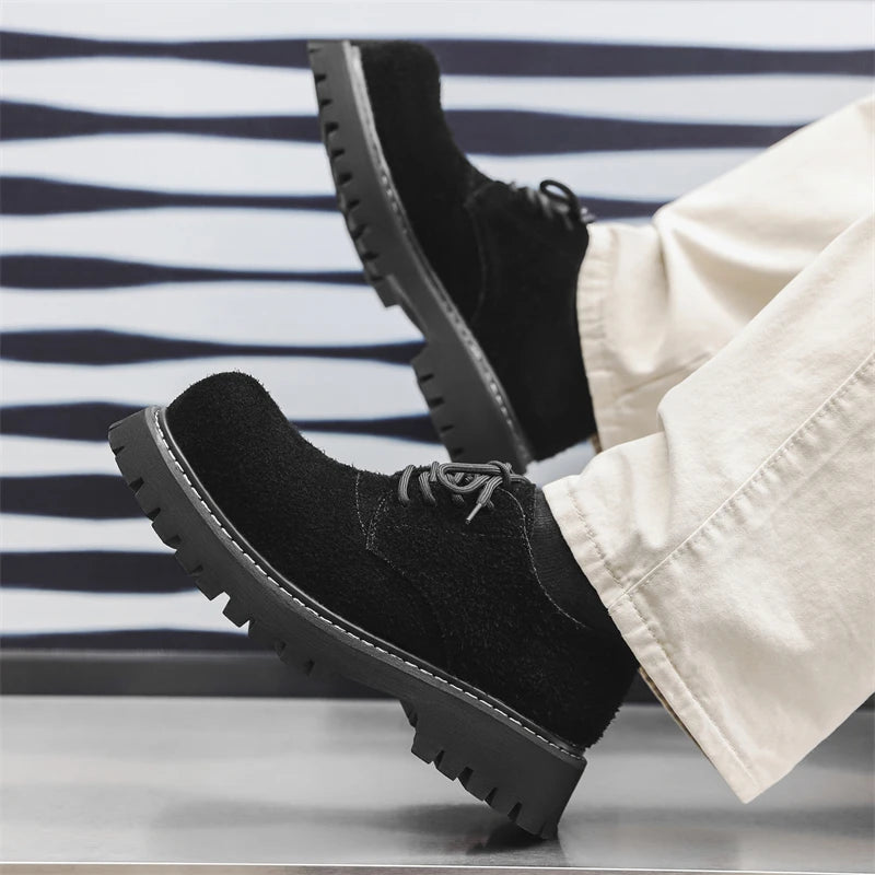 Men’s VOIDWEAR VDR_SIGNAL_03 derby shoes in black leather with thick rubber sole, slip-on design, and ritual-inspired streetwear aesthetic