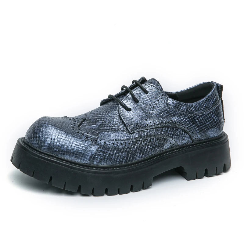 VDR_TRAVEL_23 ∆ men’s retro chunky sole leather shoes, breathable PU insole, casual travel styling, U.S. + EU SEO optimized. Blue textured shoe with black sole on a white background